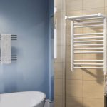 بررسی مقایسه حوله خشک‌کن برقی و آبی